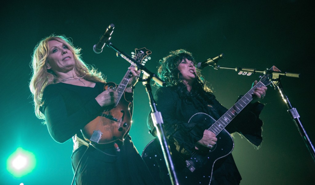 Heart plays Save-on-Foods Centre, Victoria, B.C. (photo: Rob Porter)