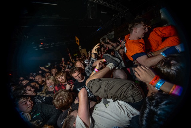 stage dive